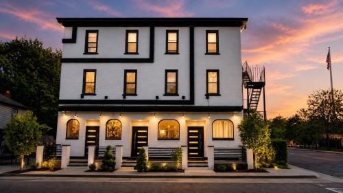 Wanaque Hostel | Cozy Budget Room by Wanaque Trails -NYC Access
