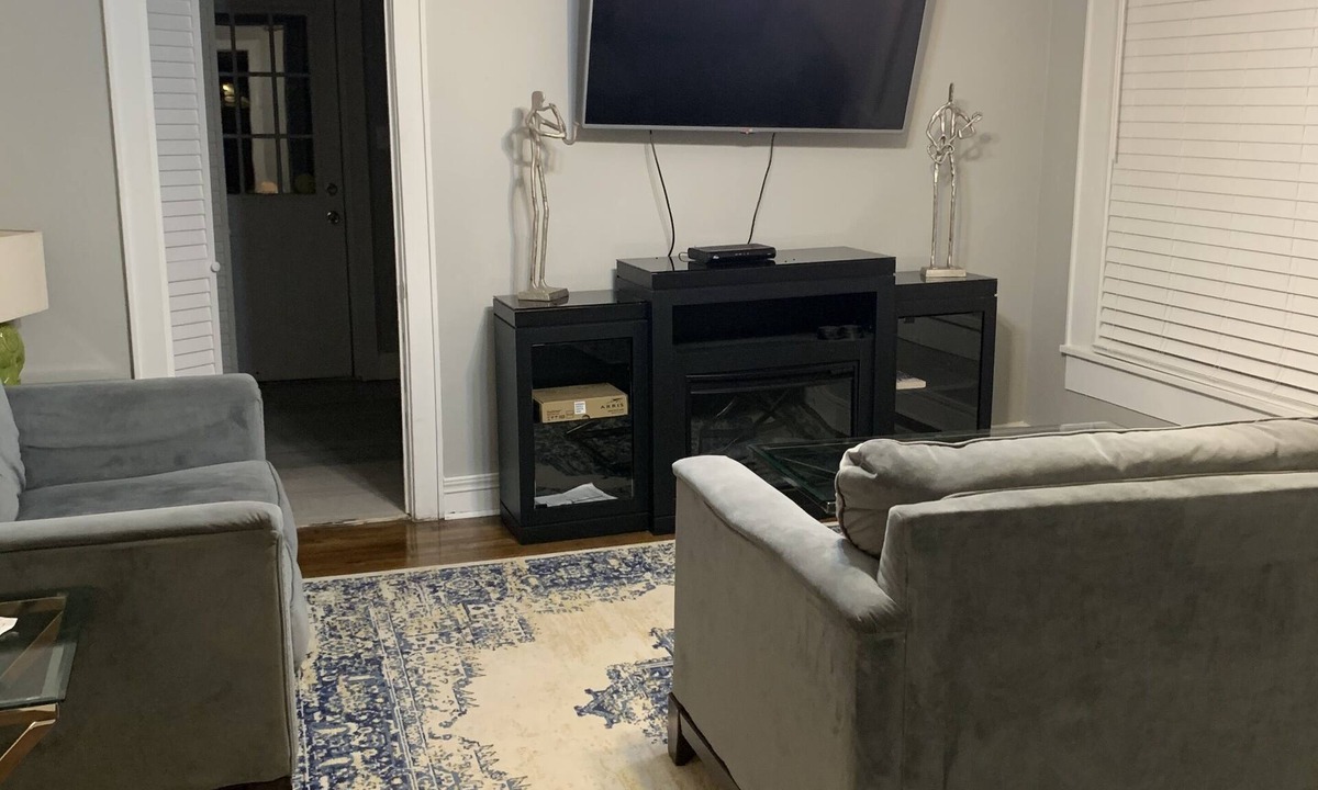 Minden House | Cozy, bungalow in downtown Minden.