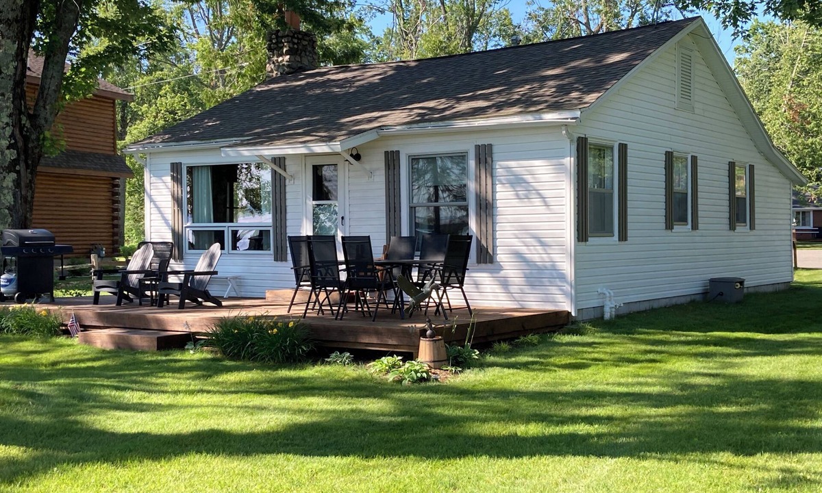 Burt Lake Cottage | Cozy Burt Lake Waterfront Cottage