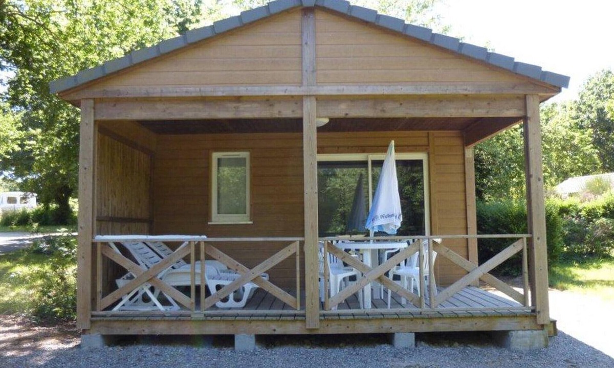 Sainte-Reine-de-Bretagne Ski Chalet | Cozy chalet for 4 with terrace in Sainte-Reine-de-Bretagne