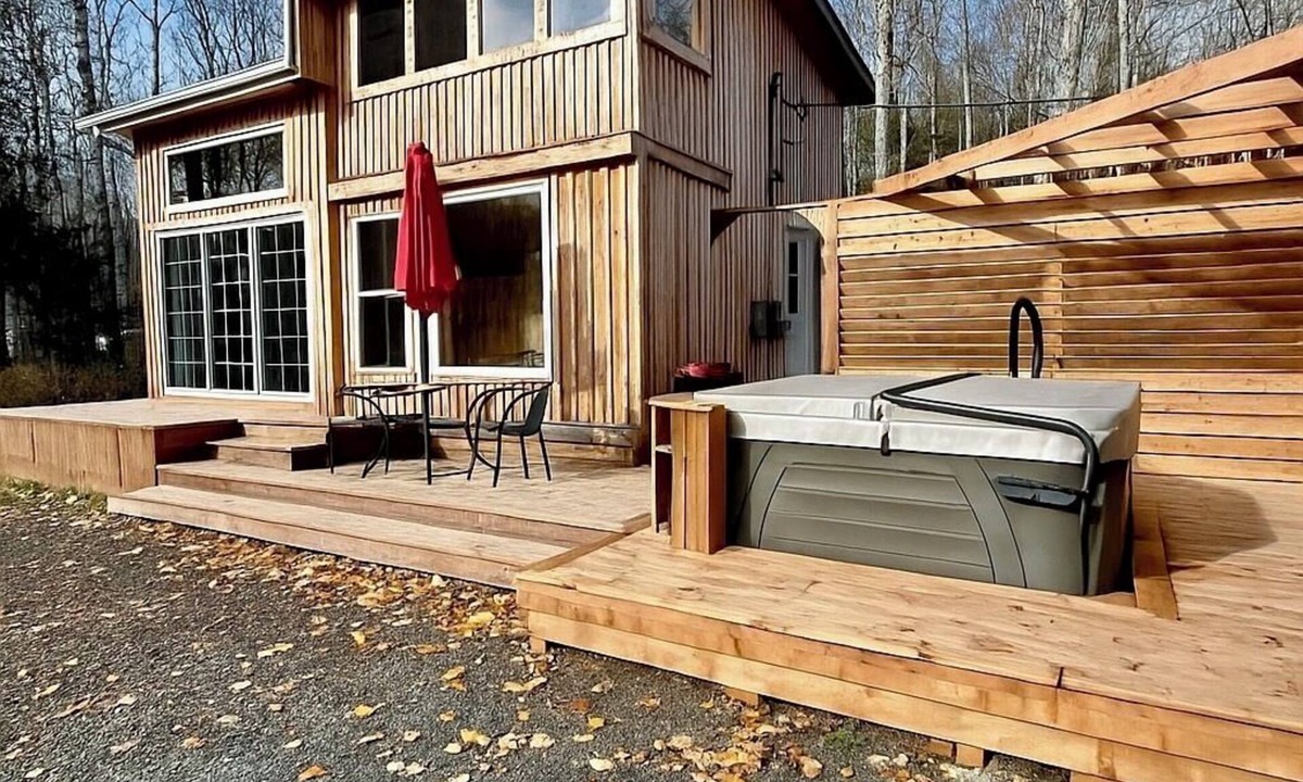 Gloucester County Cabin | Cozy Cabin Escape with River Views & Firepit