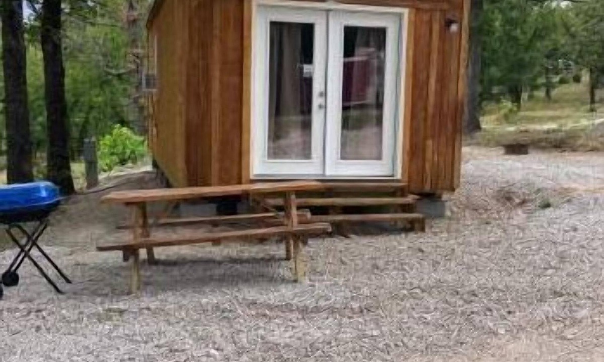Bennett Springs Cabin | Cozy Cabin #2 located 1 mile from Bennett Spring state park