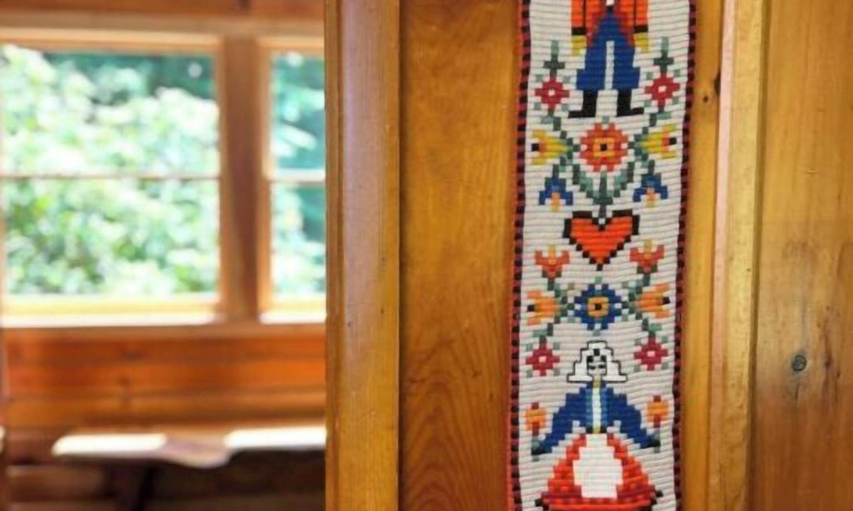 New Paltz Cabin | Cozy cabin adjacent to Mohonk Preserve, wifi, AC, and detached studio building