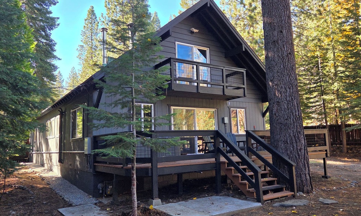 Tahoe Pines Cabin | Cozy Cabin at Tahoe: Direct Access to Natural Pond