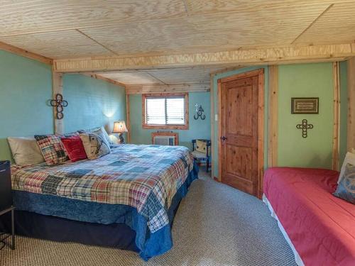 Carmine House | Cozy Cabin Close to Hiking Trails in Round Top, Texas