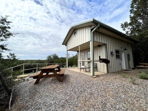 Jacksboro House | Cozy Cabin for Glamping Stay on Lake Godstone, Texas