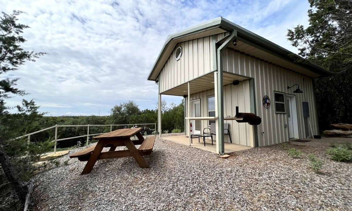 Jacksboro House | Cozy Cabin for Glamping Stay on Lake Godstone, Texas