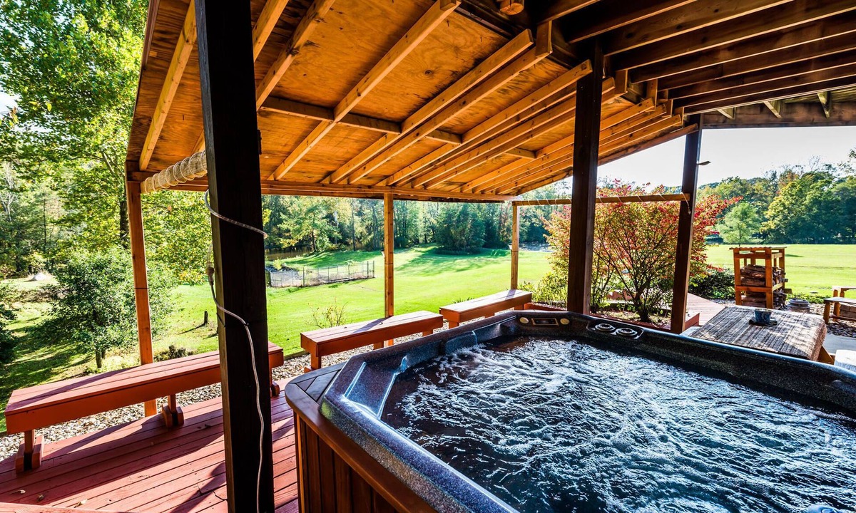 Paw Paw Lake Cabin | Cozy Cabin in Coloma