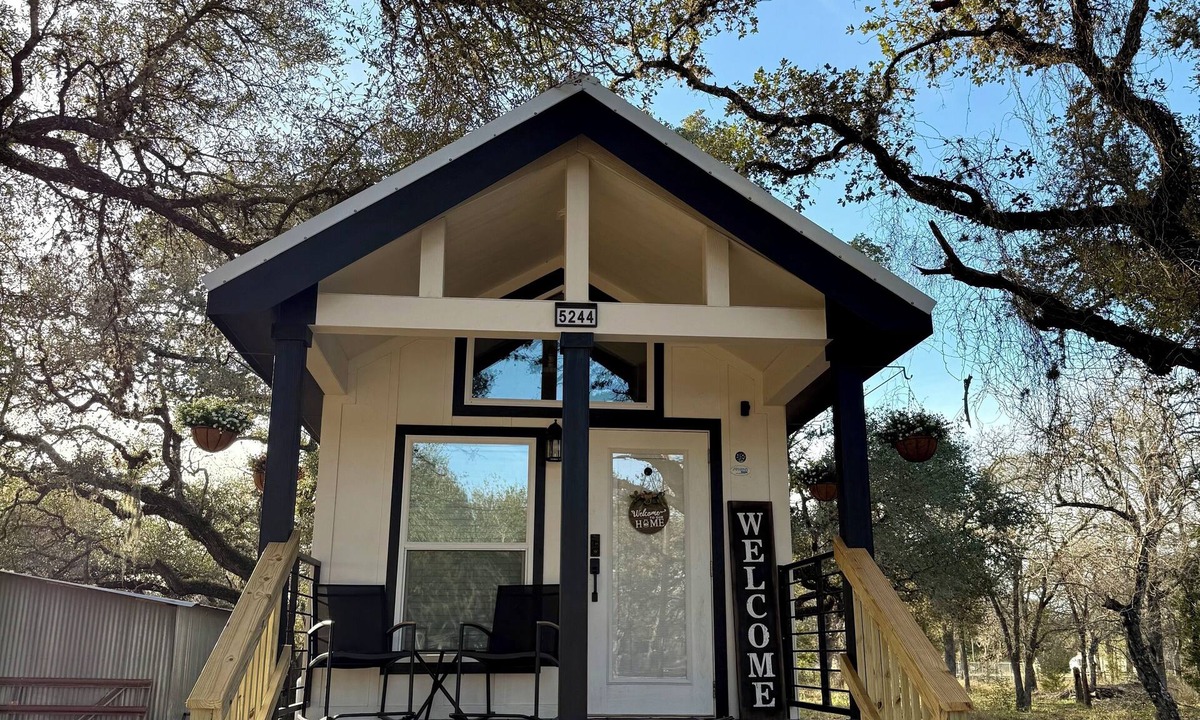 Sheridan Cabin | Cozy cabin in enchanting Sheridan with cool AC and relaxing vibe