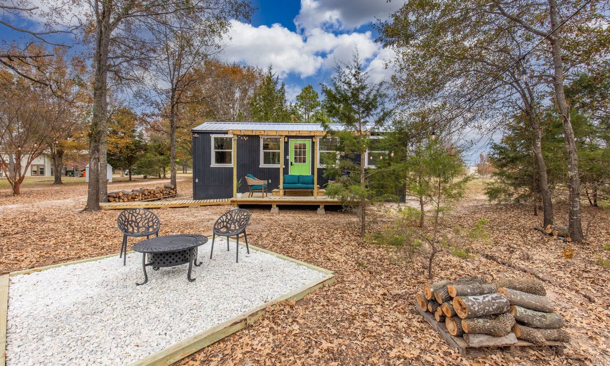 Greenville Cabin | Cozy Cabin in the woods! Queen bed, quiet, peaceful, secluded getaway.
