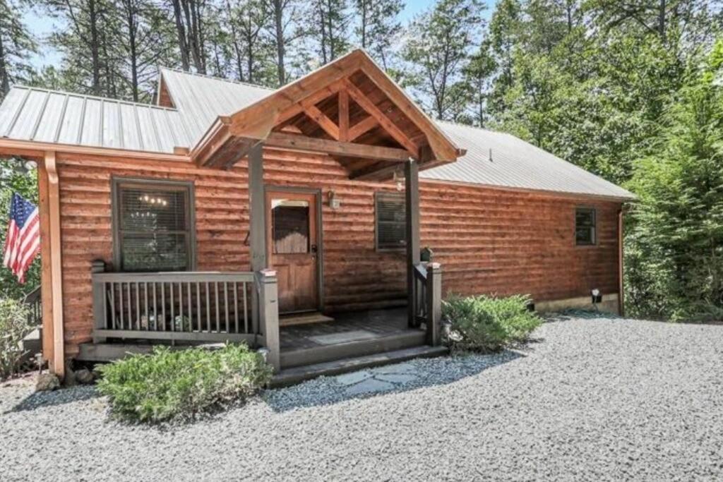 Mineral Bluff House | Cozy Cabin in The Woods