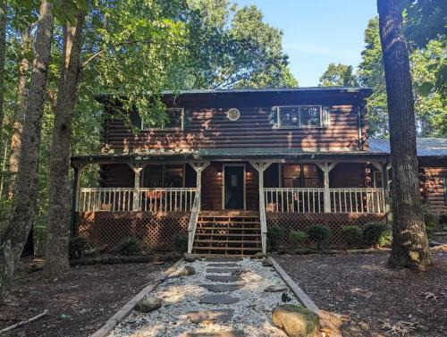Snellville House | Cozy Cabin in Woods
