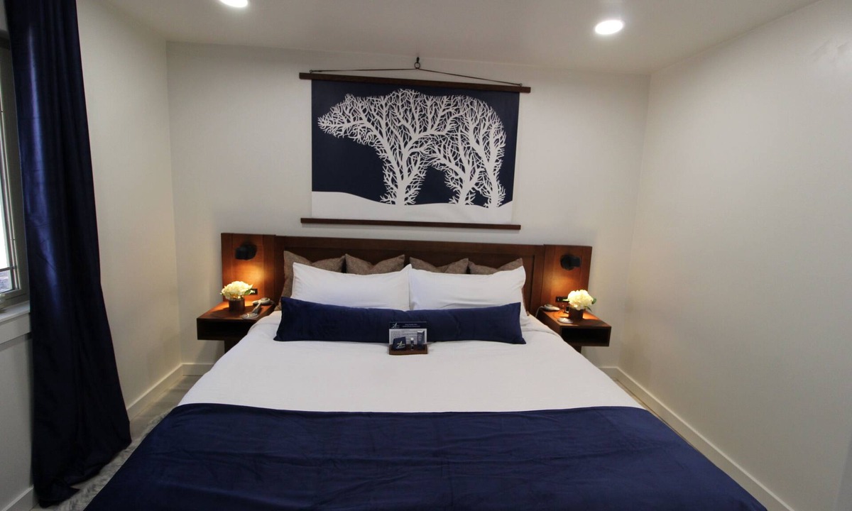 Angel Fire Cabin | Cozy cabin, king bed, fire pit, A/C, remodeled