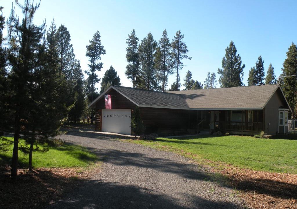 La Pine House | Cozy Cabin LaPine