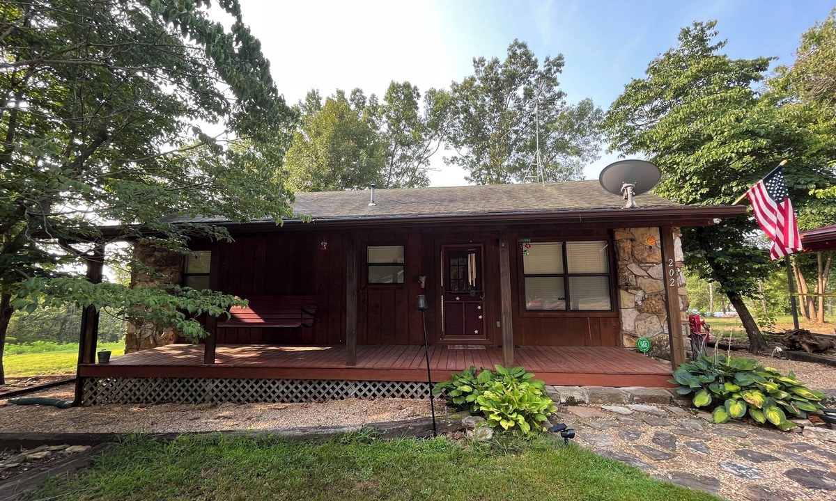 Theodosia Cabin | Cozy Cabin, Less than 1/2 mile to Marina, Boat Trailer Parking