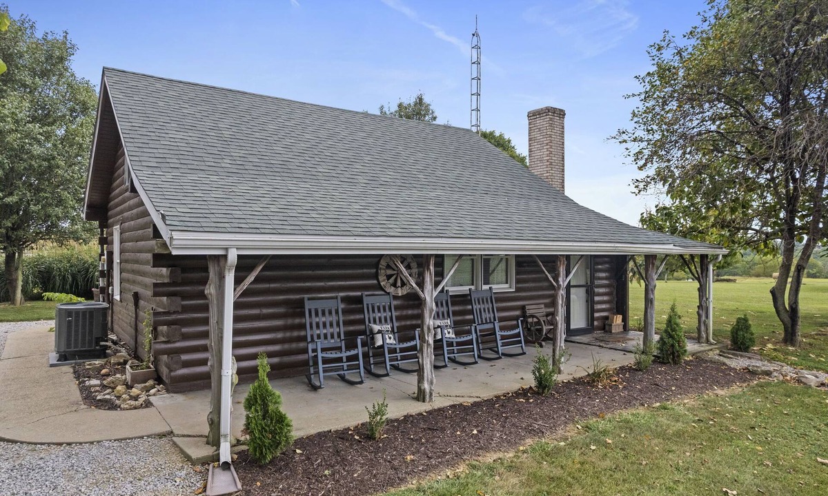 Milton Cabin | Cozy Cabin Madison Indiana