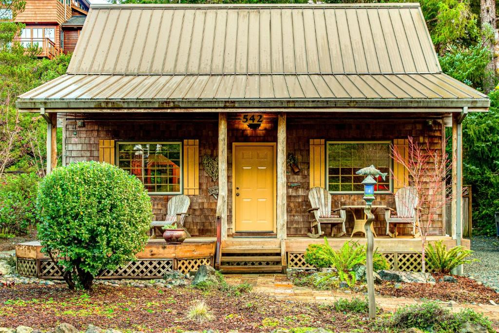 Manzanita House | Cozy Cabin MCA 1356