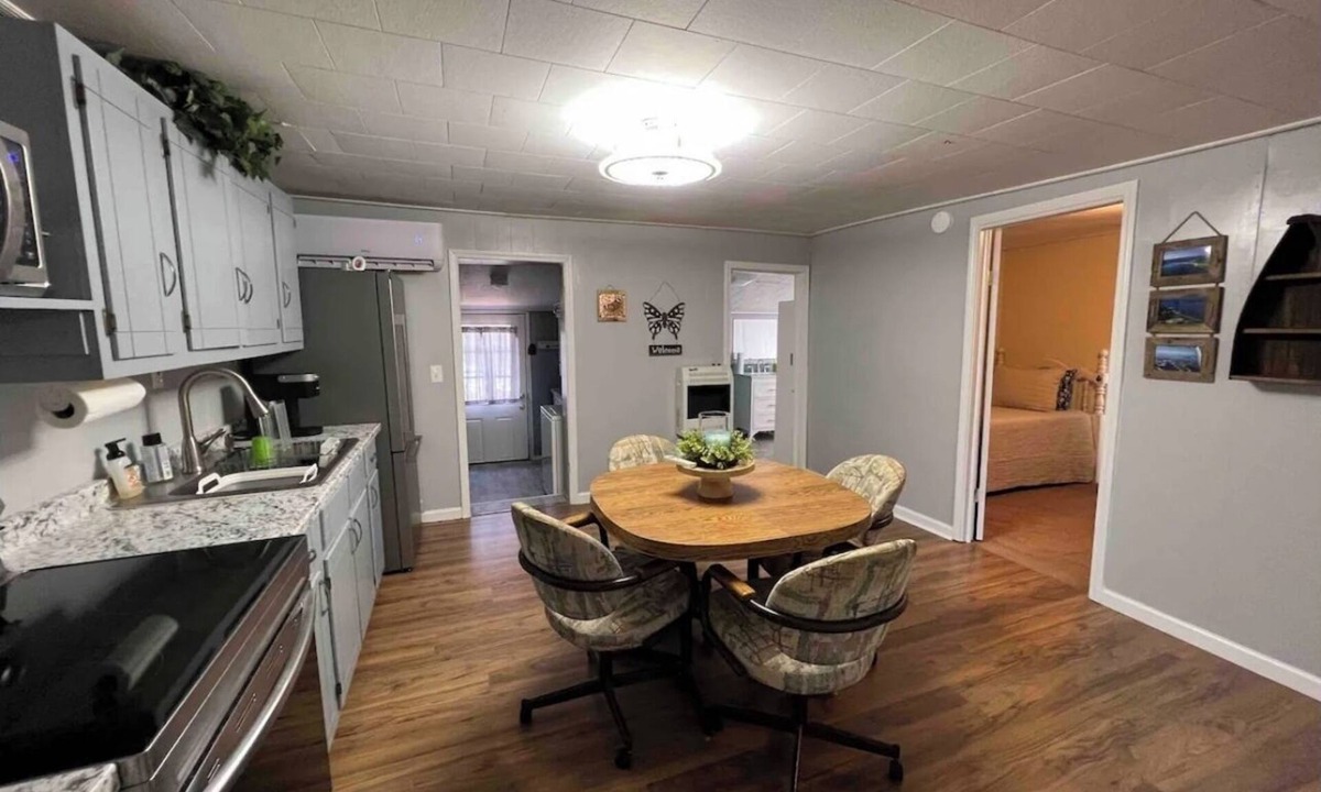 Henderson House | Cozy Cabin Near Lake Norfork