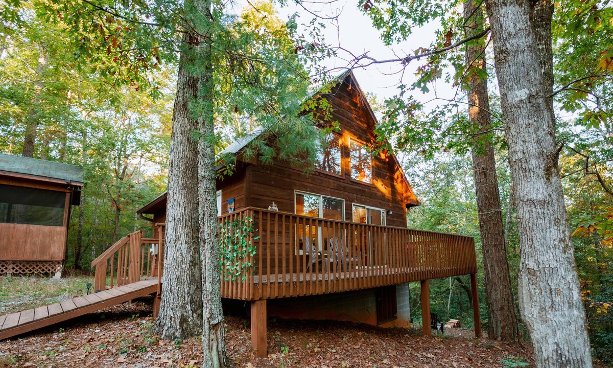 Chatsworth Cabin | Cozy cabin, off-road experience with assigned work space and WiFi