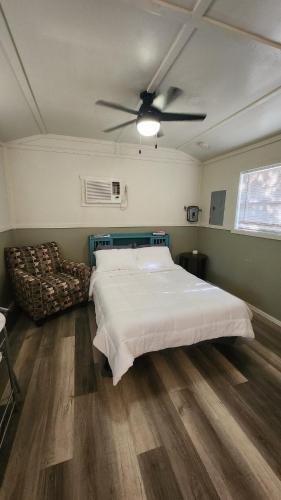 Fayette County Apartment | Cozy Cabin on 22 Private Acres Peaceful Retreat in Smithville, TX