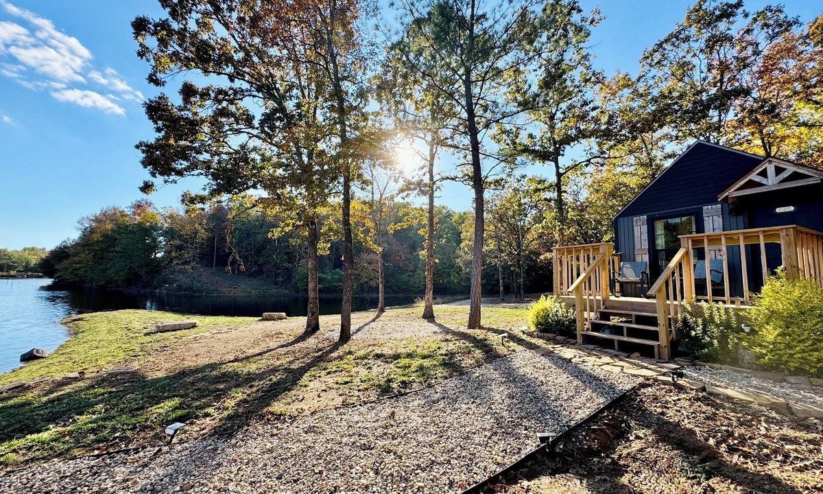 Cabot Cabin | Cozy CABIN on a PRIVATE LAKE in Cabot, AR