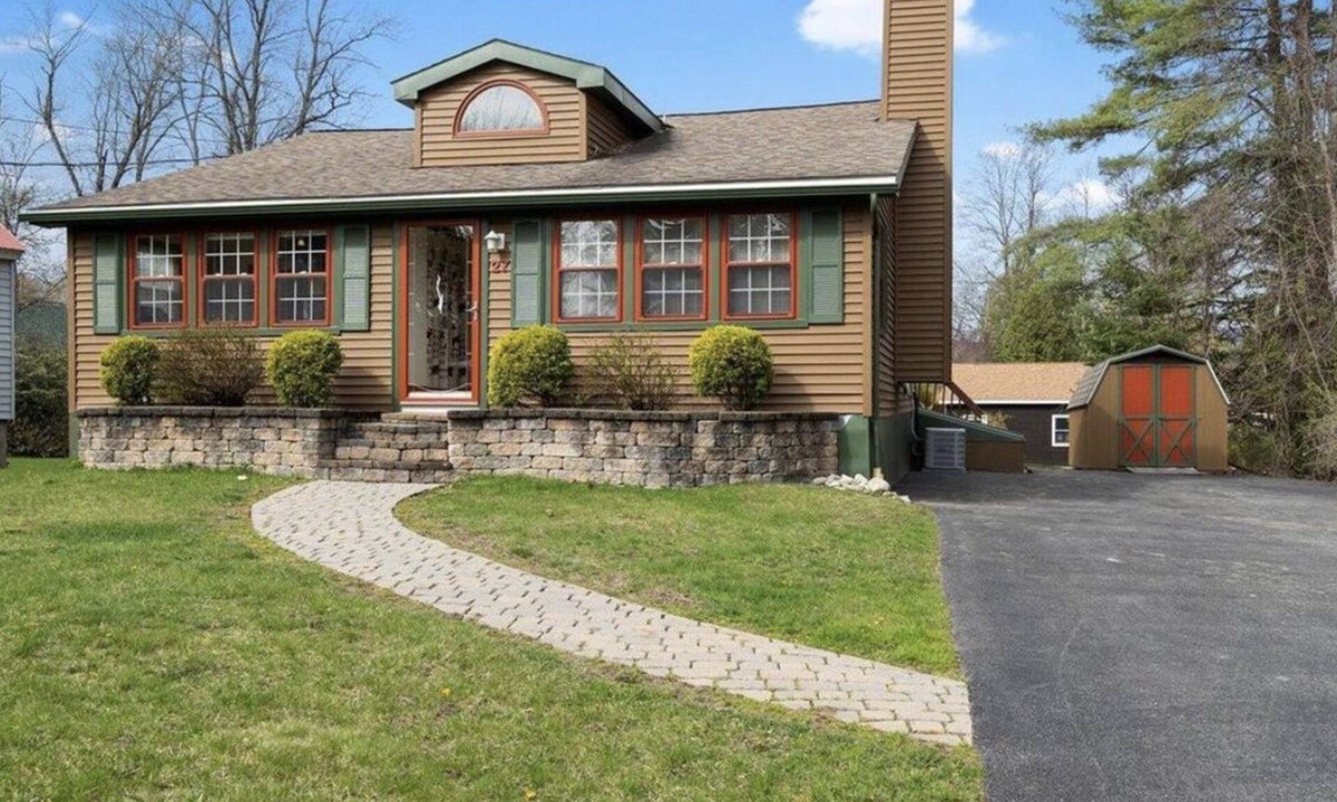 Lake George Cabin | Cozy Cabin on Assembly Point