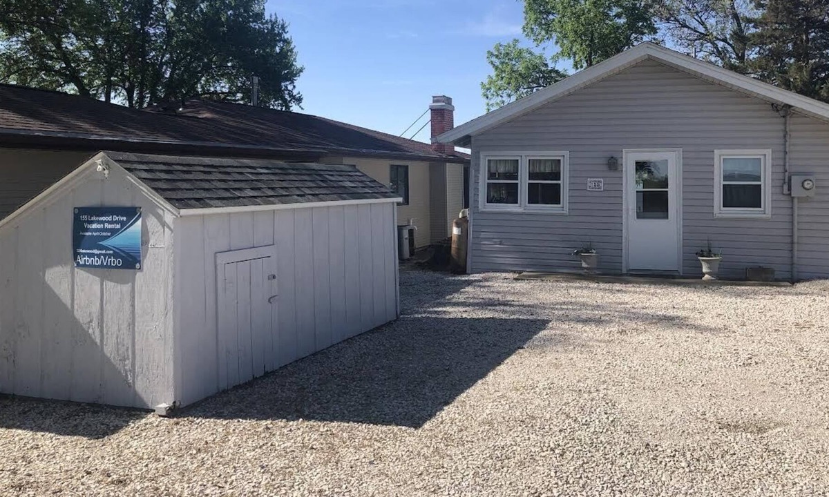 Lake View Cabin | Cozy cabin on Black Hawk Lake