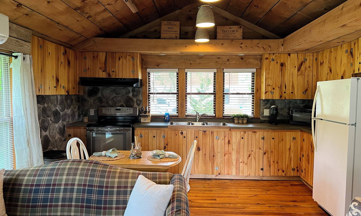 Jersey Shore Cabin | COZY CABIN ON THE CREEK