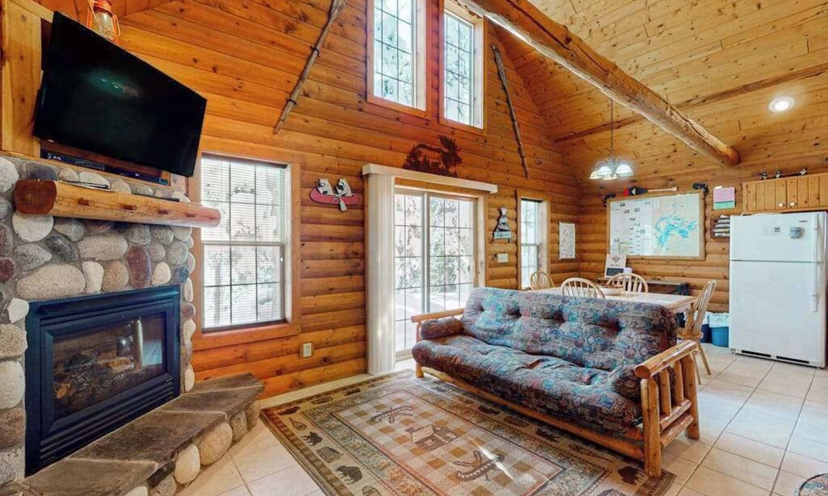 Mercer House | Cozy cabin w/fireplace, whirlpool tub, access to private dock, & fire pit