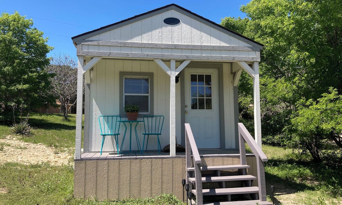 Whitney Cabin | Cozy cabin with 1 bedroom 1 bath on a private cove in charming LakeWhitney!