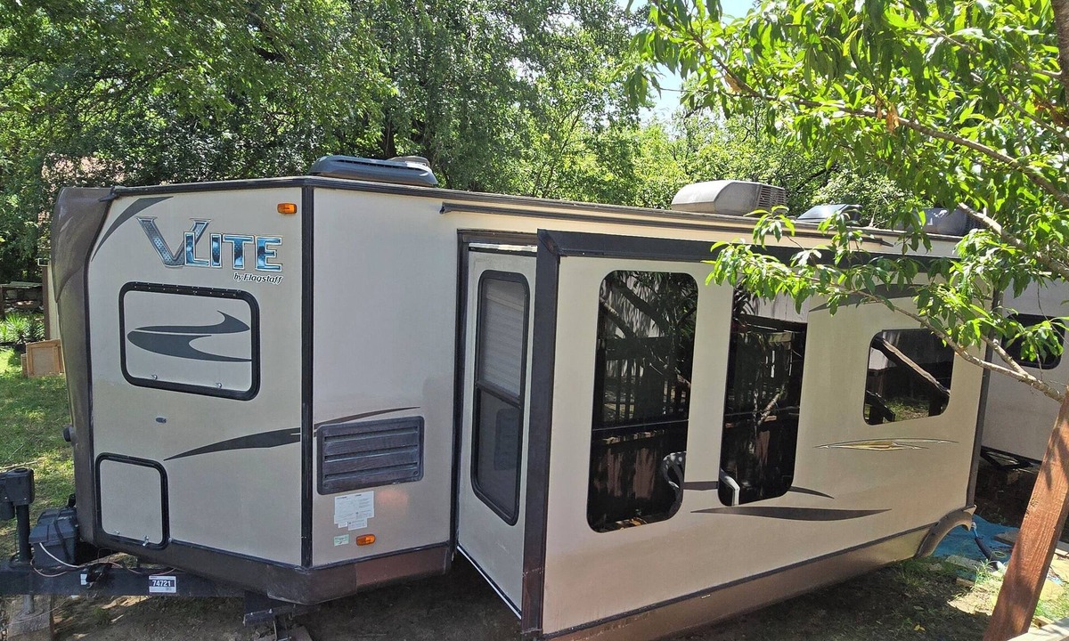 Cleburne Cabin | Cozy cabin with AC and WiFi in lovely Cleburne