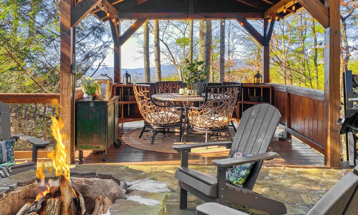 Hidden Lake Cabin | Cozy cabin with beautiful views