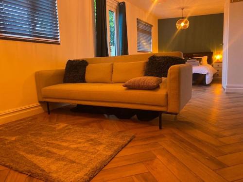 Abingdon Apartment | Cozy Cabin with Modern Comforts