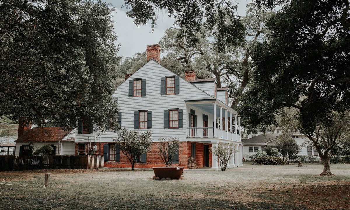 Lafayette Cabin | Cozy Cajun Cabin two blocks from the Parade Route or Downtown Lafayette