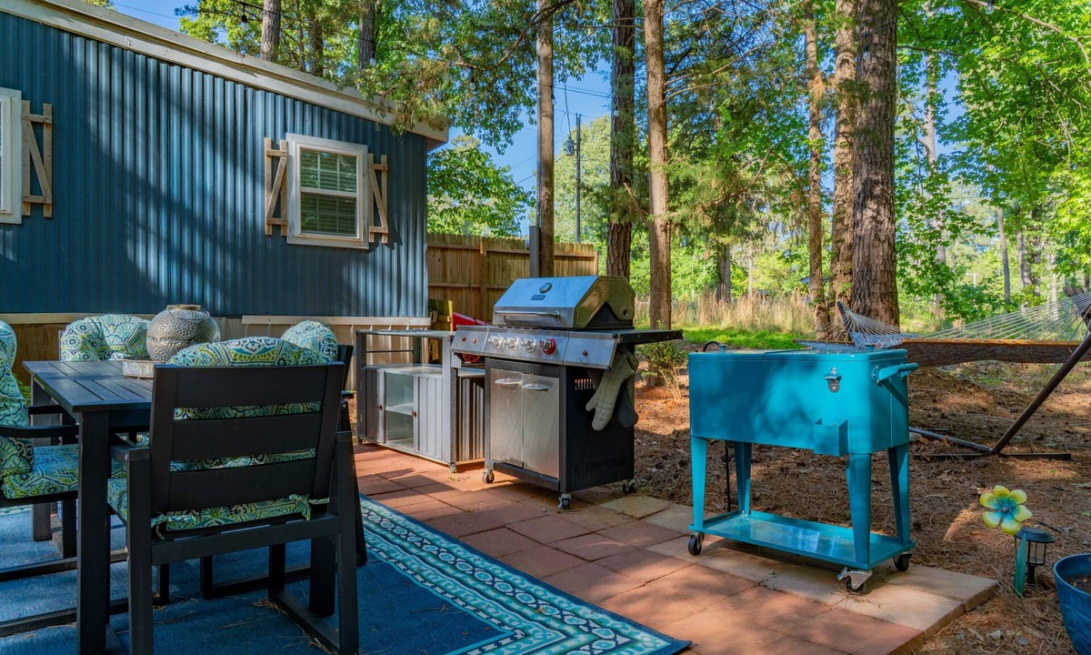 Littleton Cabin | Cozy camp cabin & RV with fire pit, outdoor dining, games, kayaks and more!