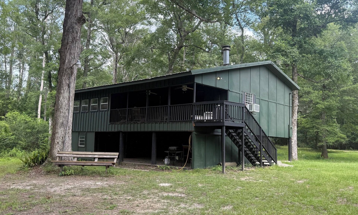 Fluker Cabin | Cozy Camp w/fire pit, grill and waterfront view of river. Pet Friendly! Wifi!