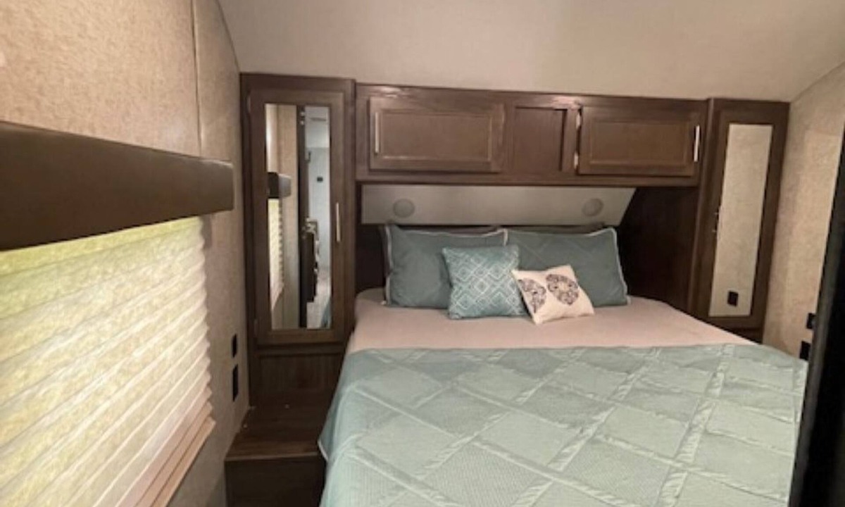 Clarksville House | Cozy Camper at Bear Creek