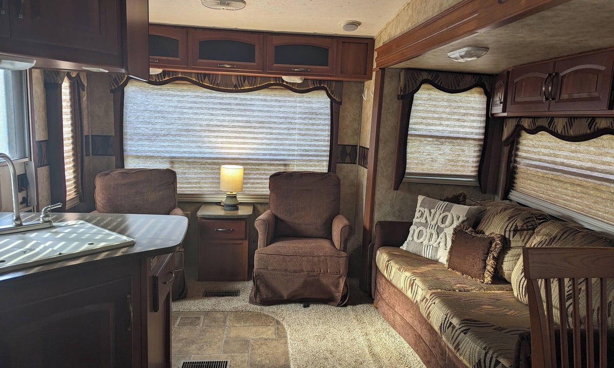 Paris RV Rental | Cozy camper w/fire pit, only 17 min from KY Lake!