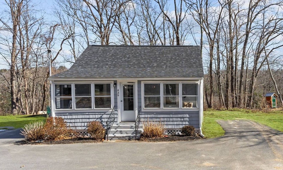 Smithfield House | Cozy Cape in Smithfield