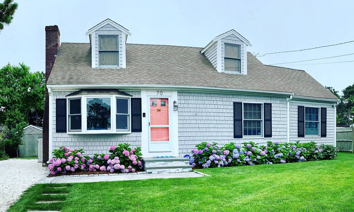 Dennis Port House | Cozy Cape Steps from 2 Beaches + Private Beach Deeded Access