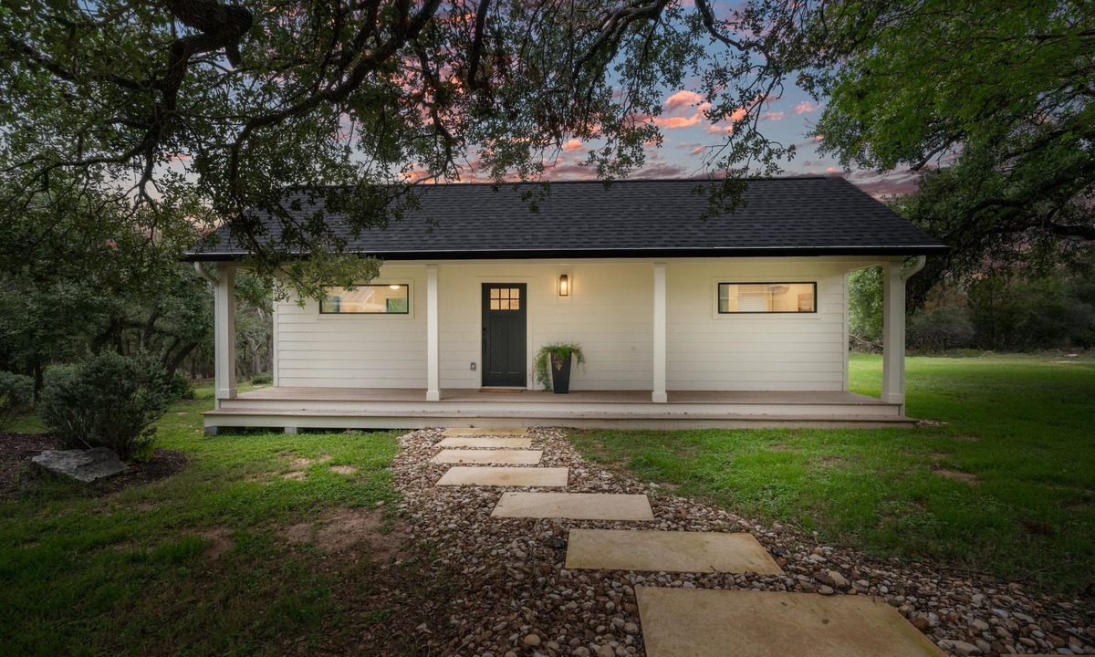 Brushy Bend Park Cottage | Cozy Casita/Cottage on 3 acres in the middle of the city! Quiet and Relaxing.