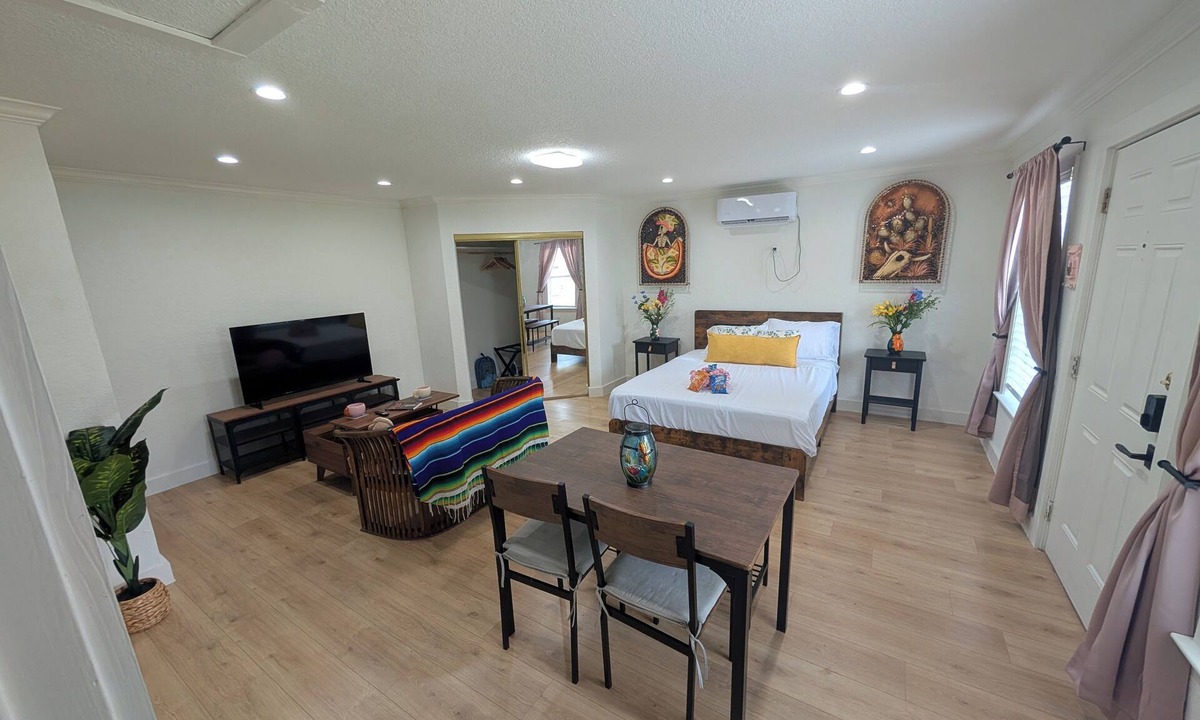 Alta Vista Apartment | Cozy Casita in charming San Antonio Close to Downtown & Pearl