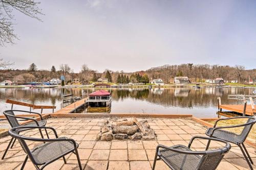 Hydeville House | Cozy Castleton Cabin with Fire Pit and Water Access!