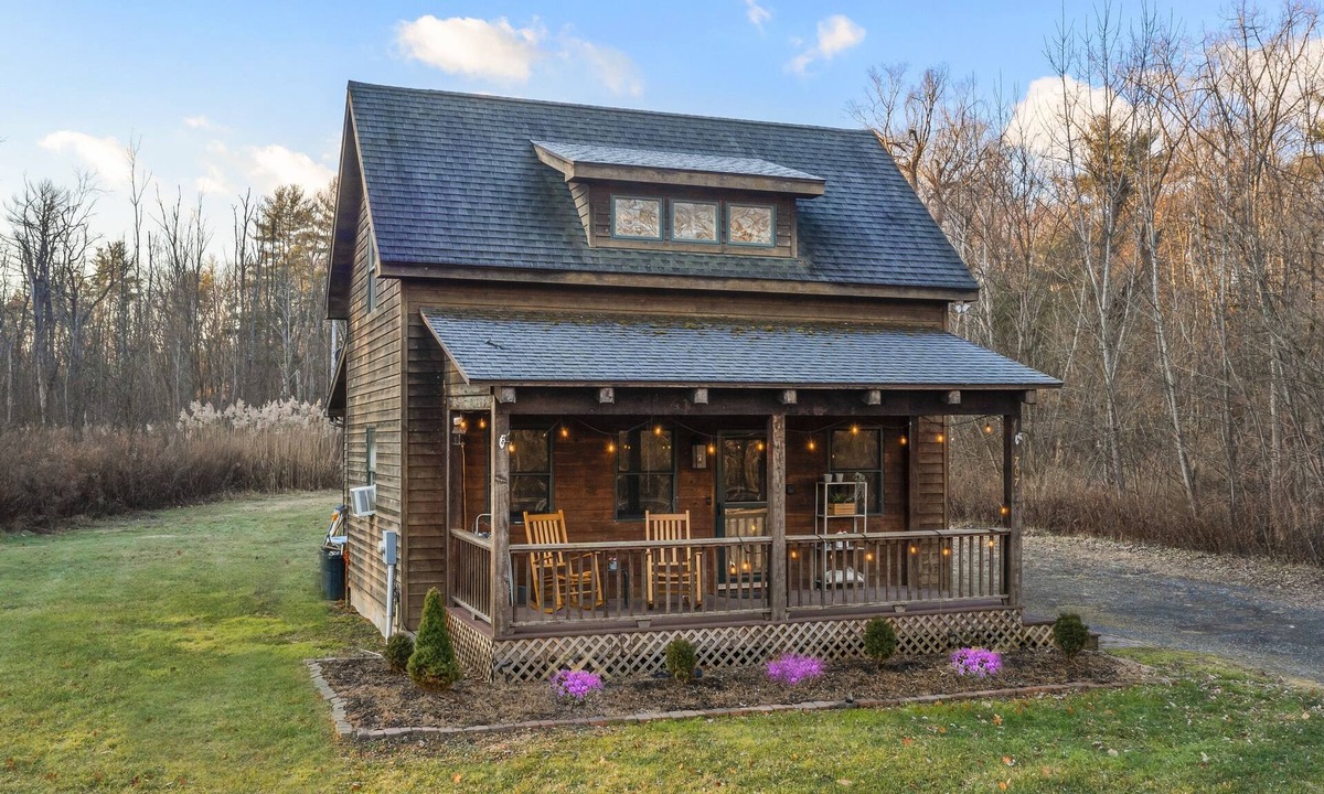 Jefferson Heights Cabin | Cozy Catskill Cabin w/10-minute Walk to Downtown Catskill