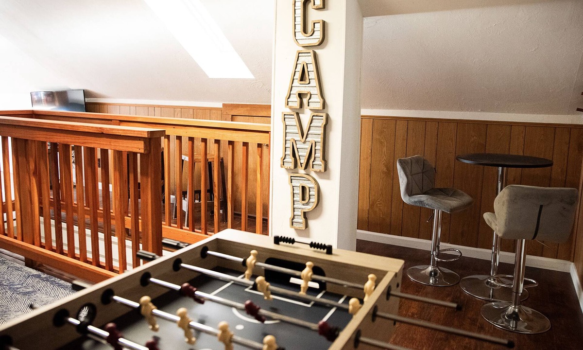 South Lake Tahoe House | Cozy Central 4 BR Cabin, with Game Loft, Spa, Walk to the Lake, Eateries, Ski!