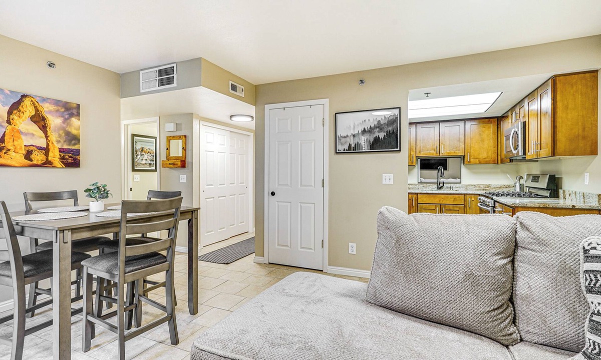 East Central Condo | Cozy & Centrally Located SLC Condo w/Balcony!