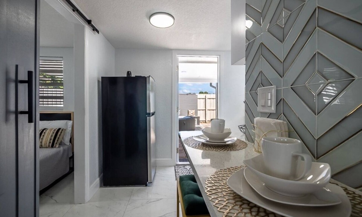 Lake Worth Apartment | COZY CENTRALLY LOCATED HOME