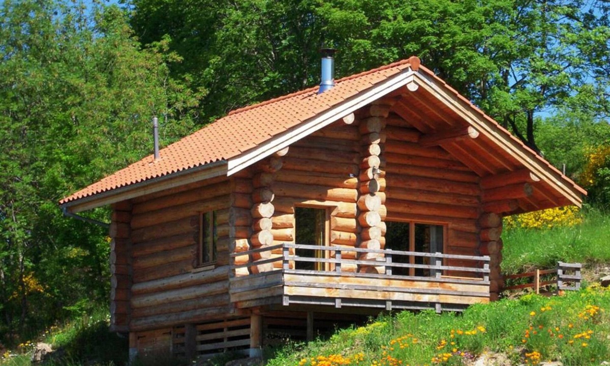 Saint-Martin-la-Sauvete Cottage | Cozy chalet, wild nature, PC internet, great for hiking
