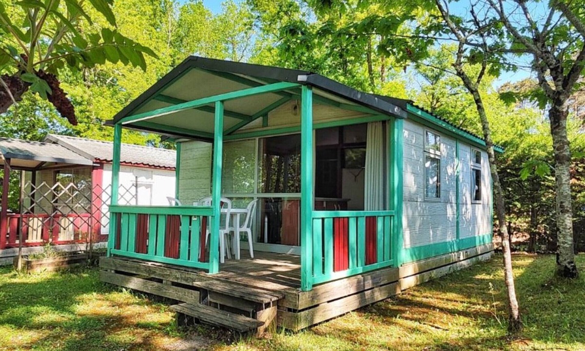 Beaumont-du-Perigord Ski Chalet | Cozy chalet with terrace for 6 people