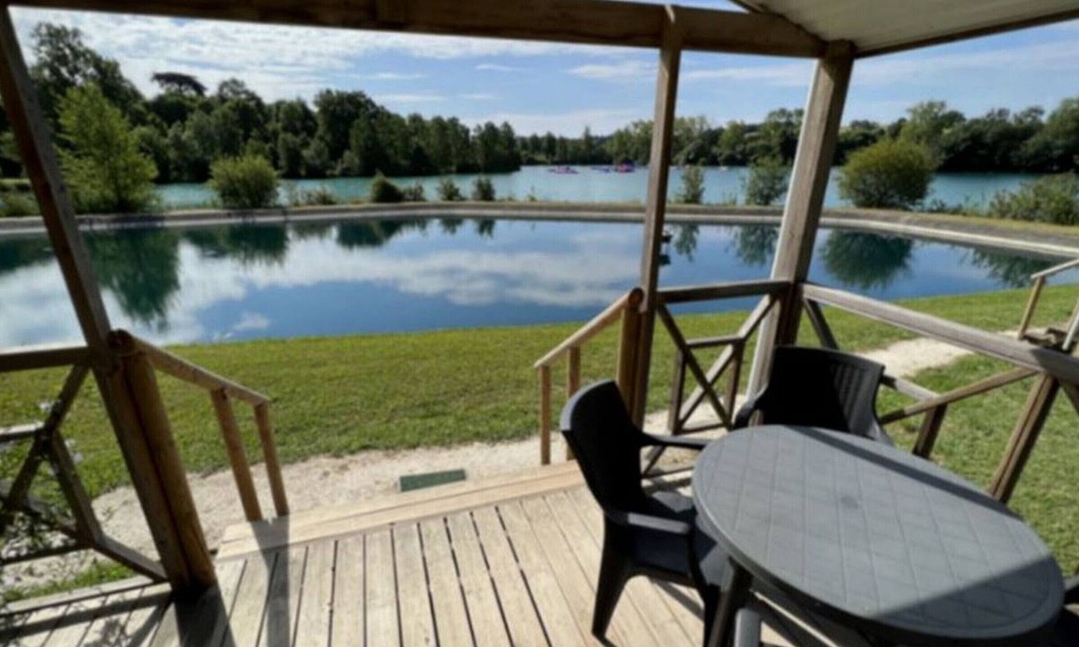 Saint-Vincent-de-Lamontjoie Ski Chalet | Cozy Chalet for 4 with Terrace